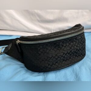 Coach Near Vintage Y2K Black Mini Sig. Jacquard Waist Pouch Belt Bag F05093